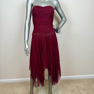 Elegant Strapless Burgundy Beaded Cocktail Dress. Evening midi Stretch Ruched S